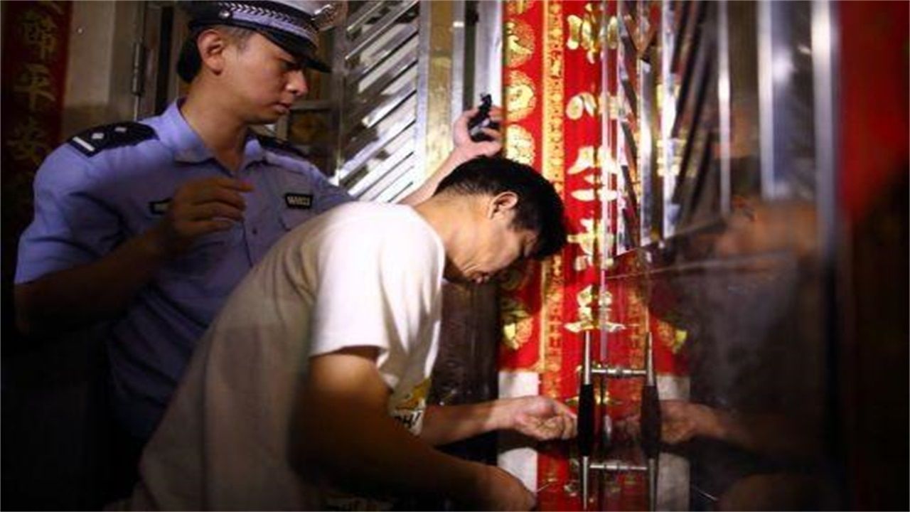 正安请开锁师傅开了锁后，师傅为什么一般都不进门，就算主人请也不进去？